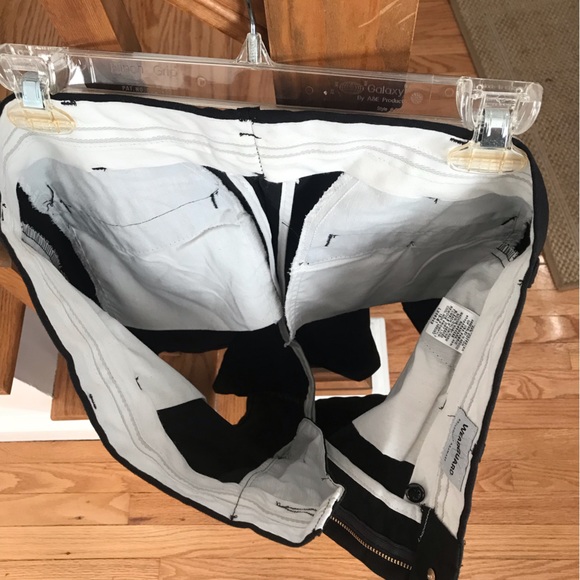 EUC WearGuard Aramark mens black cargo shorts, W 34 / 11” inseam with pockets - Picture 13 of 14